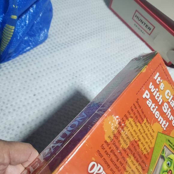 HASBRO NWT SHREK OPERATION 2004 SHREK UNOPENED - Picture 5 of 6